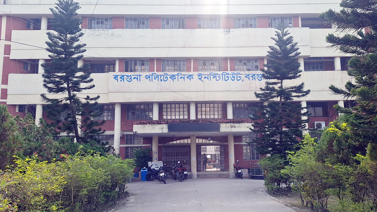 প্রতিষ্ঠার ১৯ বছরেও নির্মাণ হয়নি ছাত্রাবাস, ভোগান্তিতে শিক্ষার্থীরা