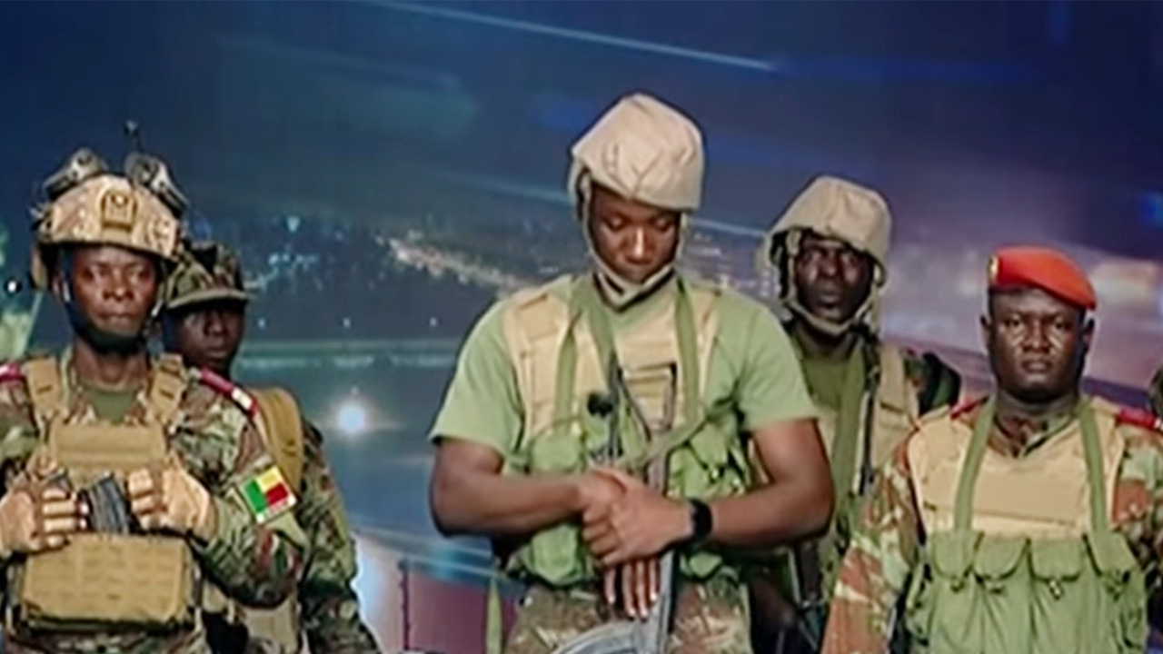 বেনিনের ক্ষমতা দখল করল সেনাবাহিনী, প্রেসিডেন্টকে অপসারণ