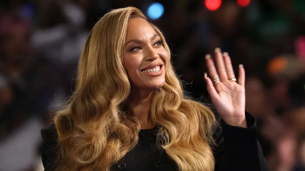 বিলিয়নেয়ারের তালিকায় নাম লেখালেন বিয়ন্সে