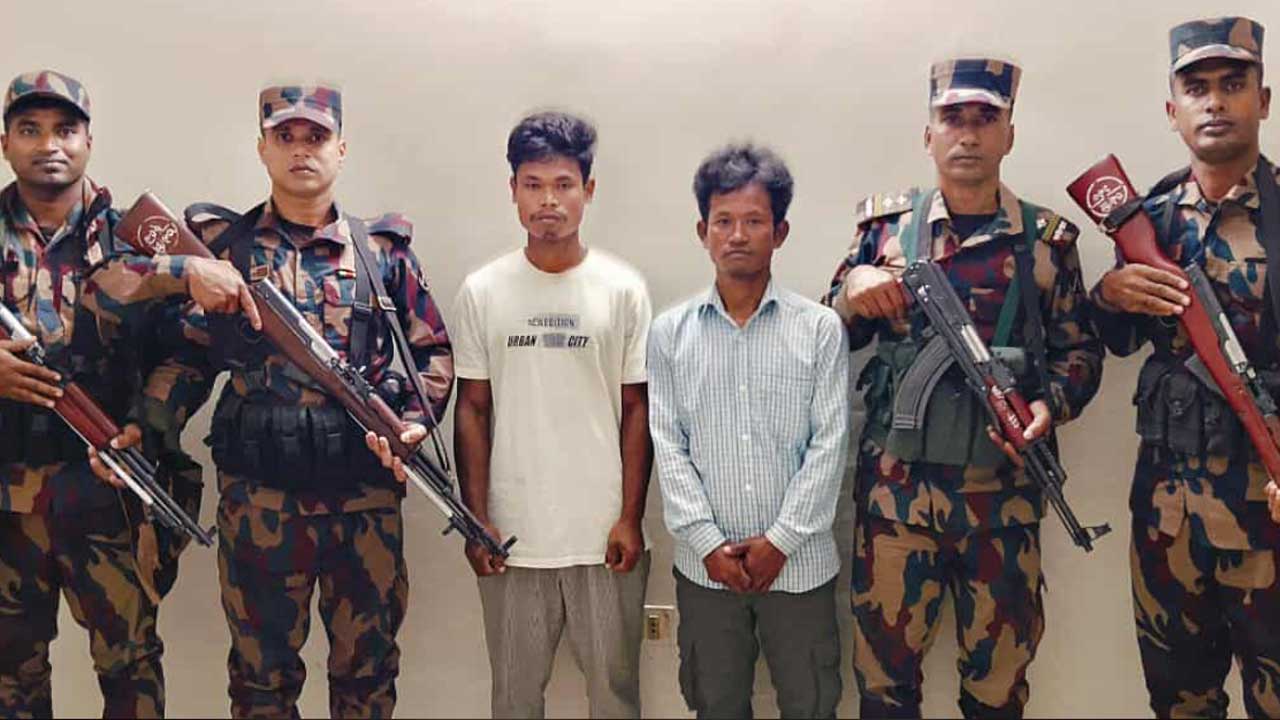 সীমান্তে মানুষ পারাপারে জড়িত ফিলিপের দুই সহযোগী গ্রেপ্তার