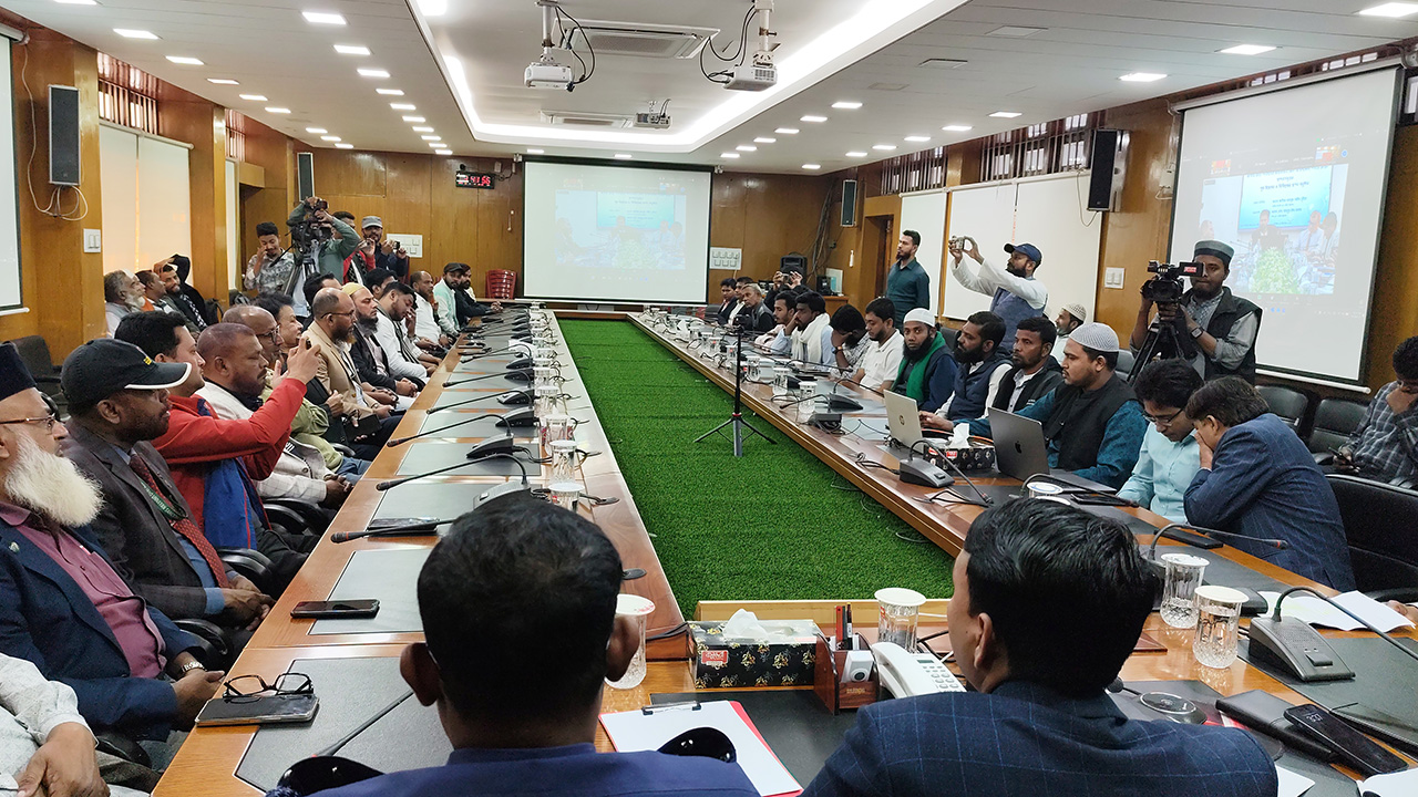 ভোলায় স্টেডিয়াম-সুইমিং পুল উদ্বোধন করলেন যুব ও ক্রীড়া উপদেষ্টা