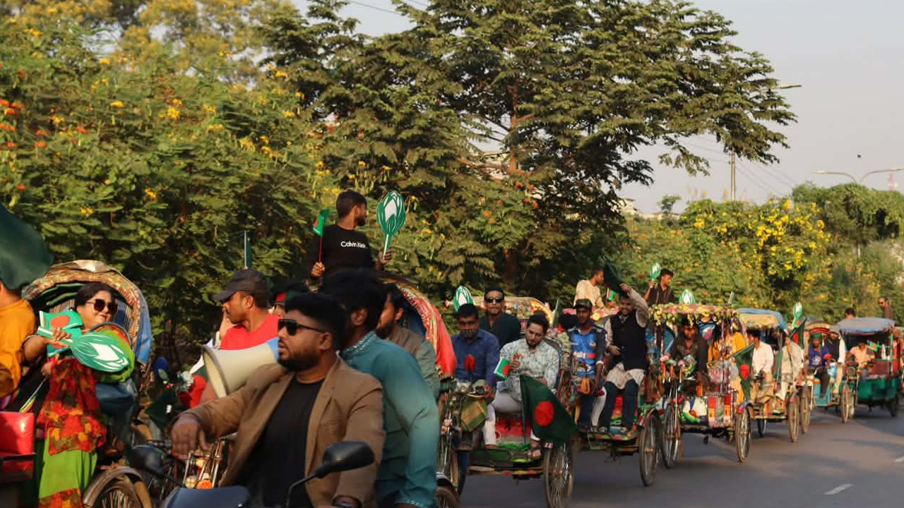 মহান বিজয়ের মাসকে স্বাগত জানিয়ে এনসিপির ‘বিজয় রিকশা র‍্যালি’