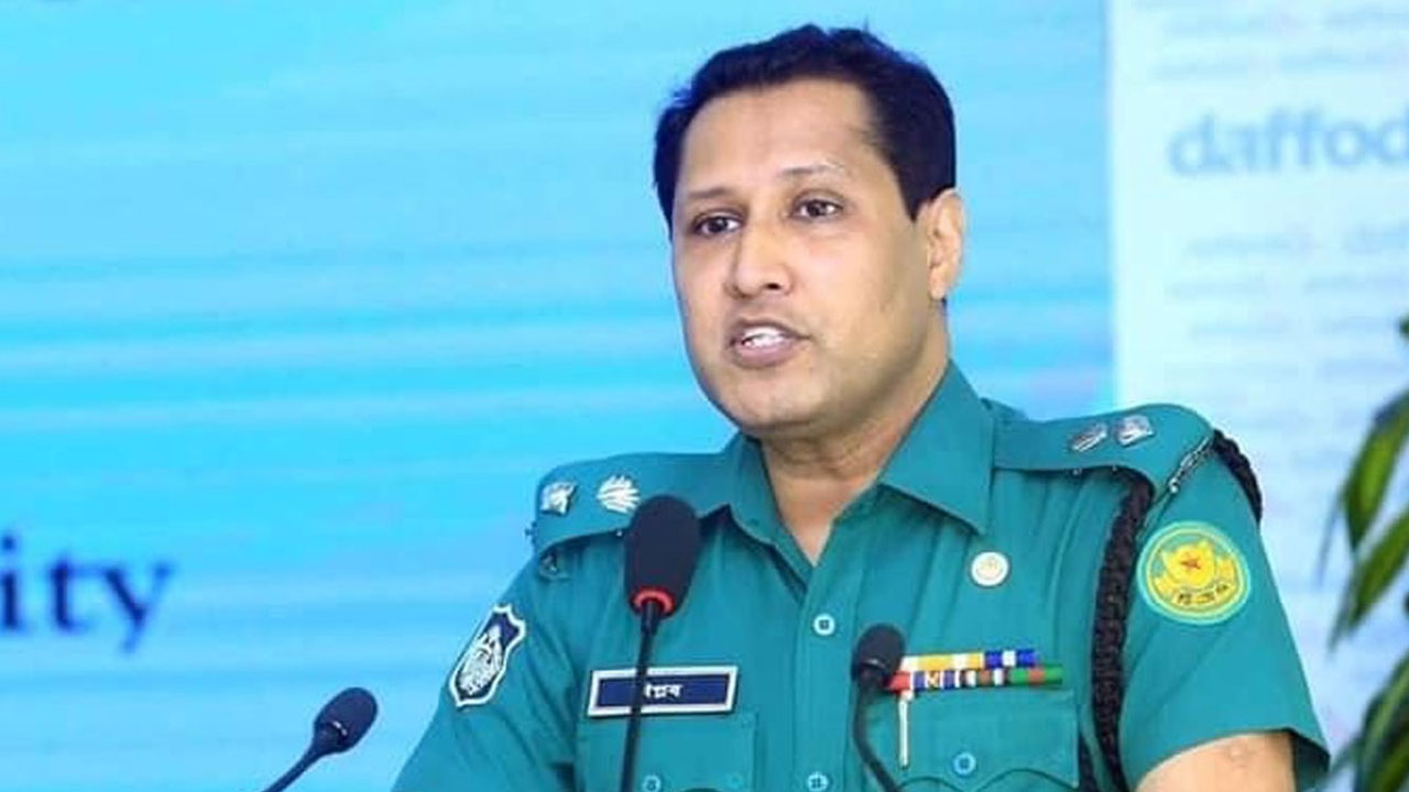 পুলিশের সাবেক যুগ্ম-কমিশনার বিপ্লব কুমারসহ চার জনের দেশত্যাগে নিষেধাজ্ঞা