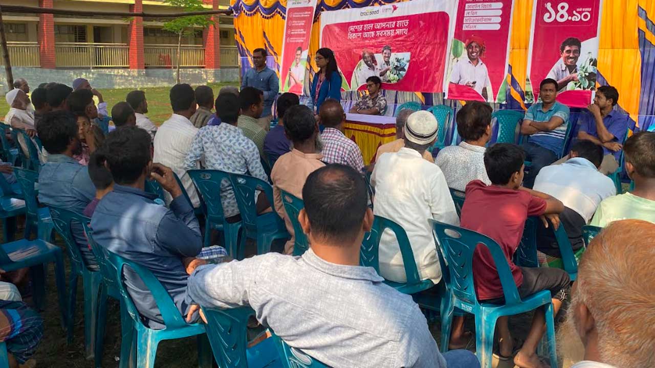 কৃষকদের ক্যাশবিহীন লেনদেনে সক্ষম করে তুলতে ব্র্যাক-বিকাশের কর্মশালা