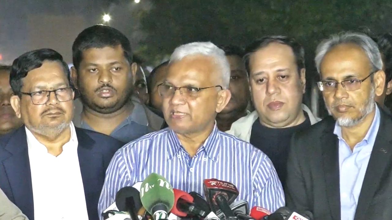 সিসিইউতে সর্বোচ্চ ব্যবস্থায় খালেদা জিয়ার চিকিৎসা চলছে : ডা. জাহিদ