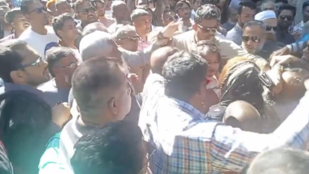 শহীদ বুদ্ধিজীবী দিবসে শ্রদ্ধা জানাতে গিয়ে বিএনপির দুই পক্ষের হাতাহাতি