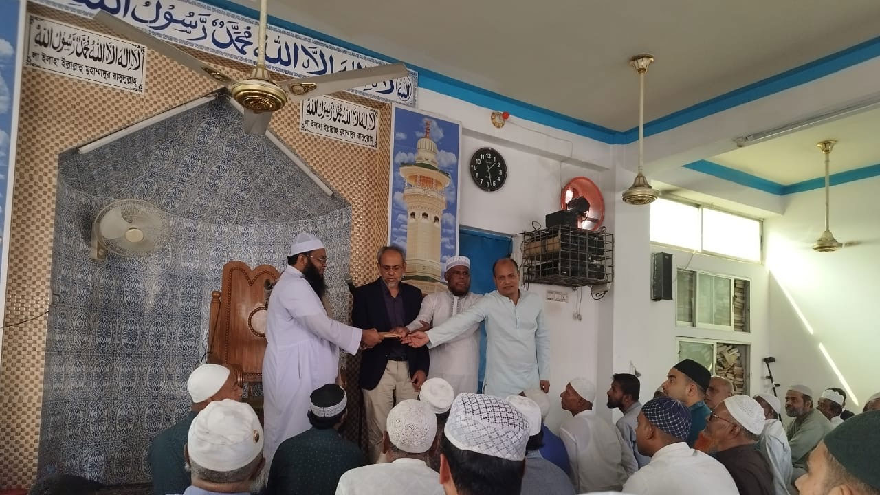 কড়াইল বস্তিতে আগুনে ক্ষতিগ্রস্ত মসজিদে তারেক রহমানের আর্থিক অনুদান