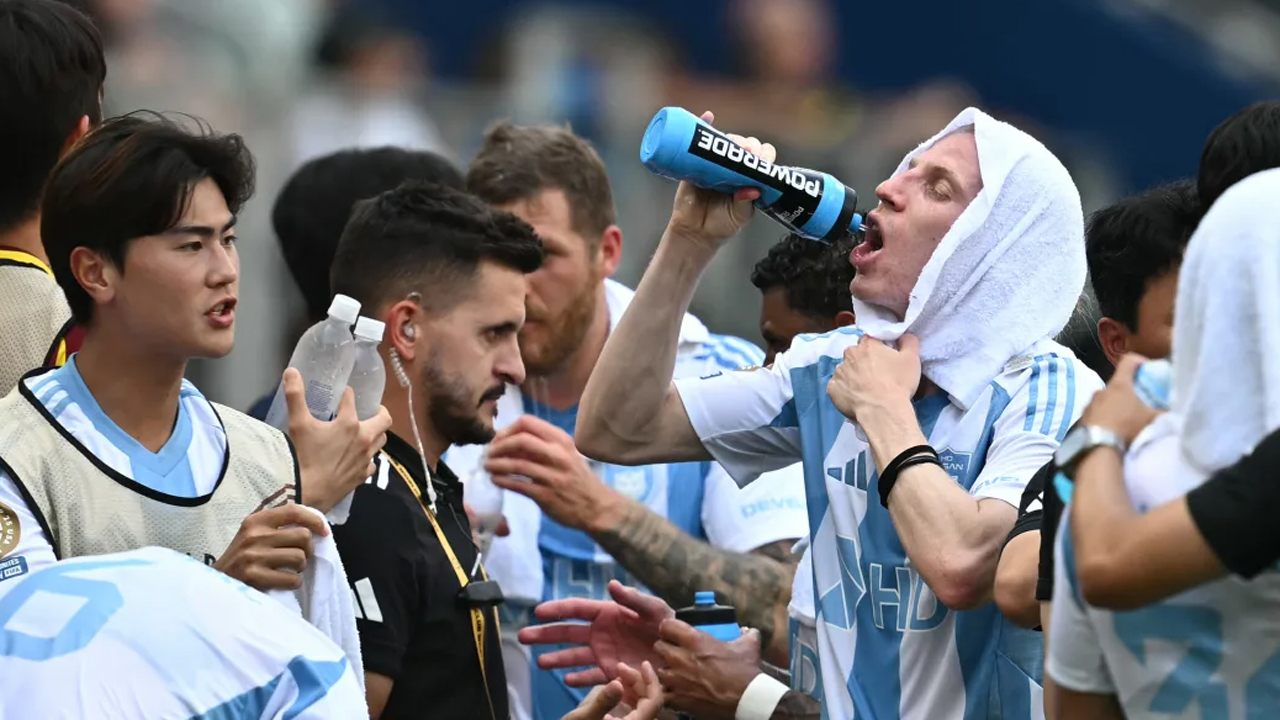 বিশ্বকাপে থাকছে ‘হাইড্রেশন ব্রেকস’