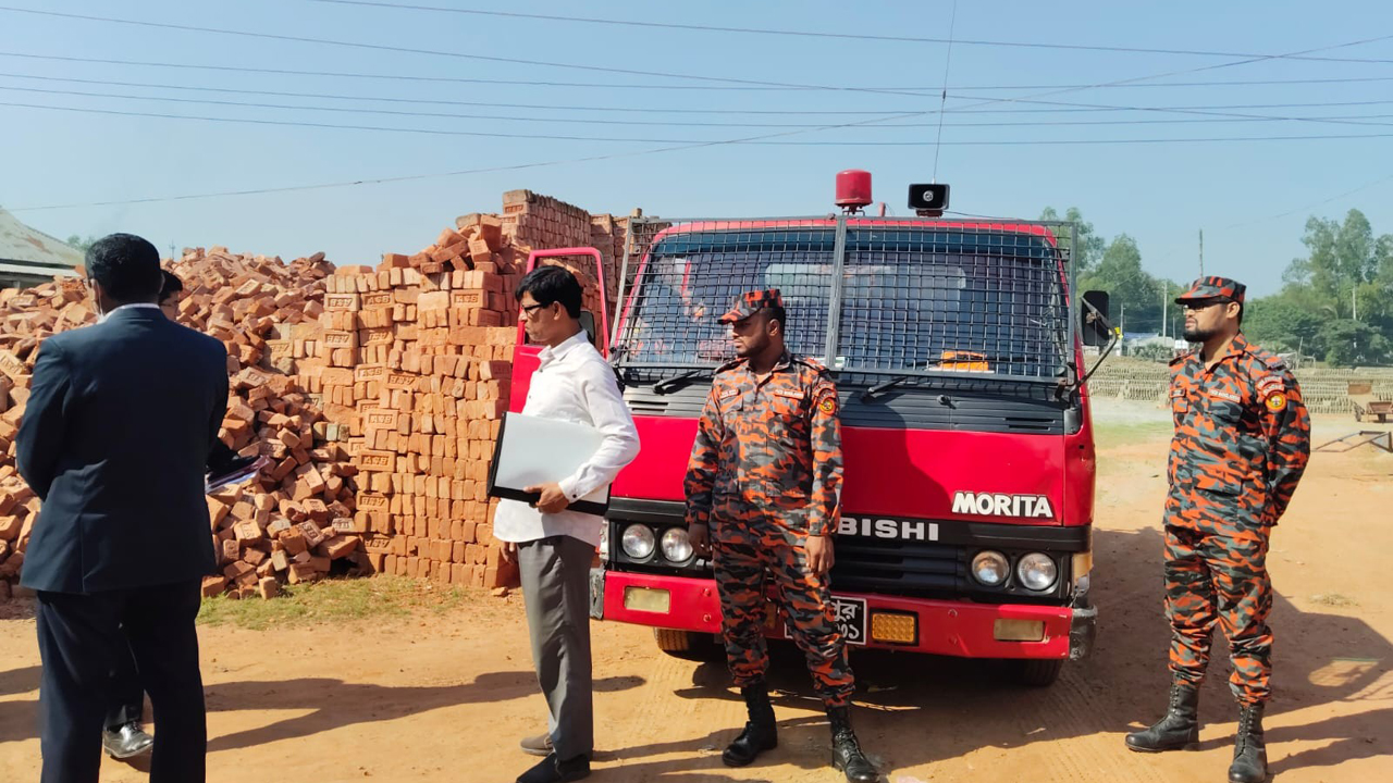 শেরপুরে তিন ইটভাটায় ৯ লাখ জরিমানা, কার্যক্রম বন্ধের নির্দেশ