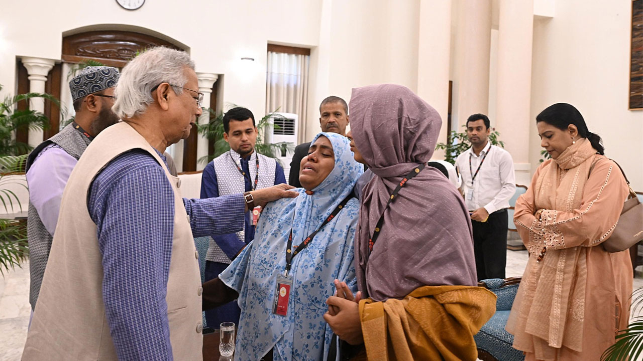 হাদির পরিবারকে সান্ত্বনা প্রধান উপদেষ্টার, সর্বোত্তম চিকিৎসার আশ্বাস