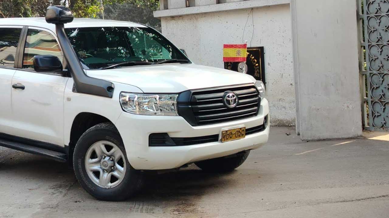 বিদেশি কূটনীতিকদের ব্রিফ করছেন পররাষ্ট্র সচিব