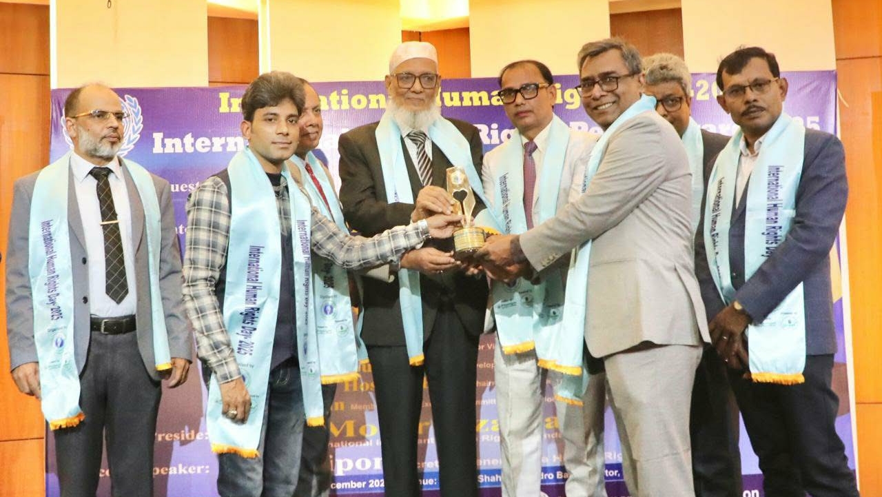 ‘ইন্টারন্যাশনাল হিউম্যান রাইটস পিস অ্যাওয়ার্ড’ পেলেন সাংবাদিক শুকুর আলী