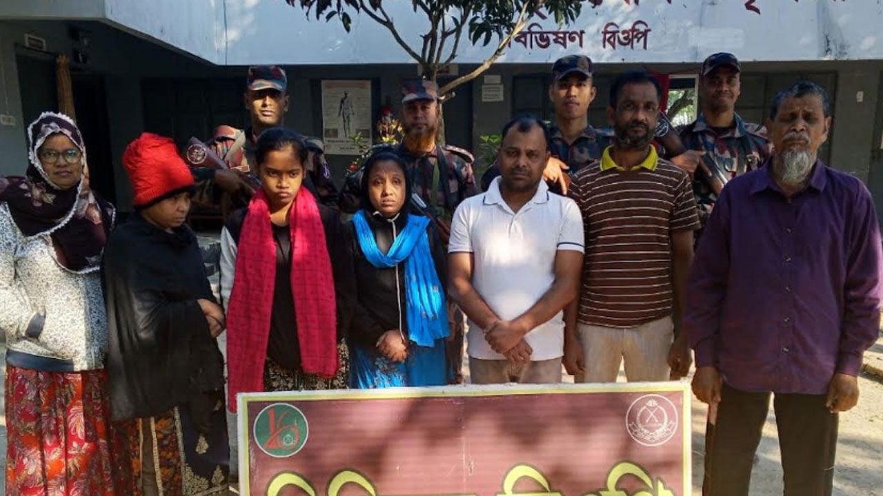 চাঁপাইনবাবগঞ্জ সীমান্তে ১৫ জনকে পুশ ইন করেছে বিএসএফ