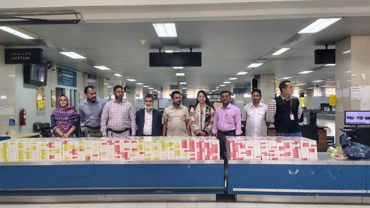 চট্টগ্রাম বিমানবন্দরে মালিকবিহীন লাগেজে মিলল ৯০ লাখ টাকার সিগারেট