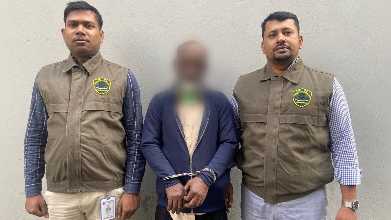 ট্রাফিক পুলিশকে ২০০ মিটার টেনে নেওয়া সেই সিএনজি চালক গ্রেপ্তার