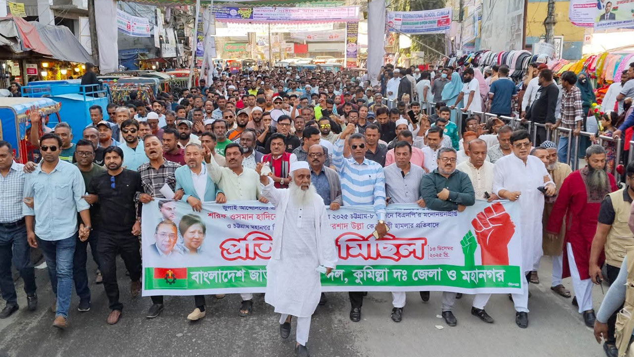 নির্বাচনকে বানচাল করতে দেশি-বিদেশি ষড়যন্ত্র চলছে : মনিরুল হক