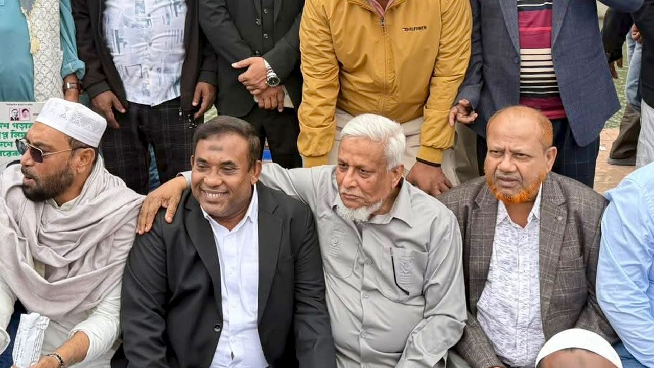 ৩০০ ফিটে ‘মনোনয়ন দ্বন্দ্ব’ ভুলে একসঙ্গে দুই বিএনপি নেতা
