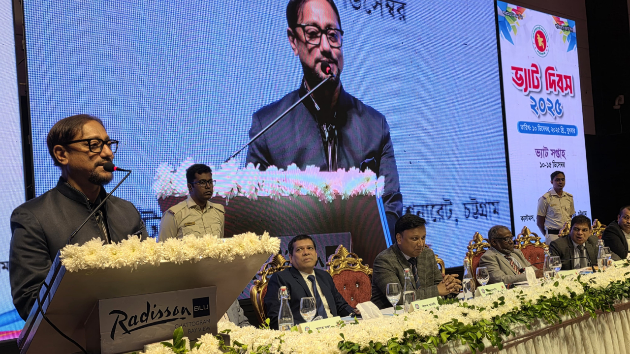 দেশকে স্বনির্ভর করতে রাজস্ব দিন : চসিক মেয়র