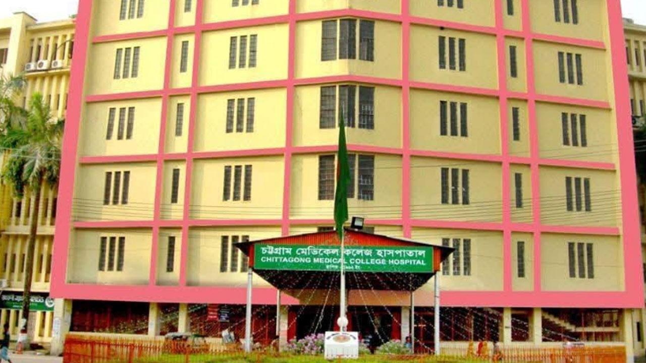 ছেলেকে কোলে নিয়ে পুকুরে ঝাঁপ দেওয়া অগ্নিদগ্ধ সেই মায়ের মৃত্যু