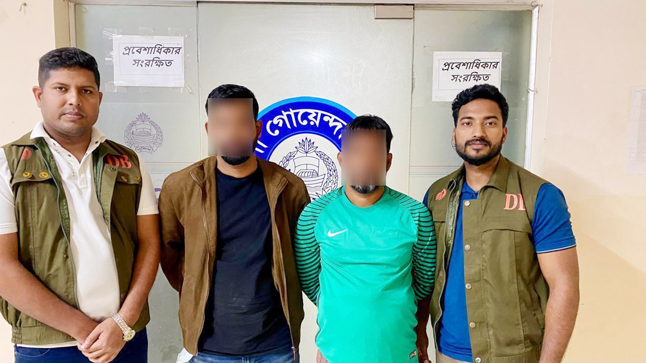 কক্সবাজারের ডিসি-এসপি পরিচয় দেওয়া দুই প্রতারক গ্রেপ্তার