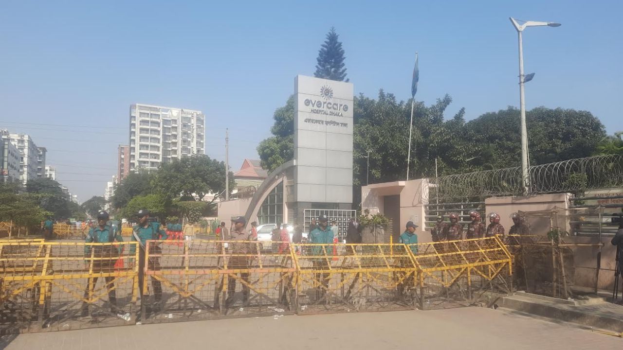 এভারকেয়ারের সামনে ভিড় করছে না নেতাকর্মীরা