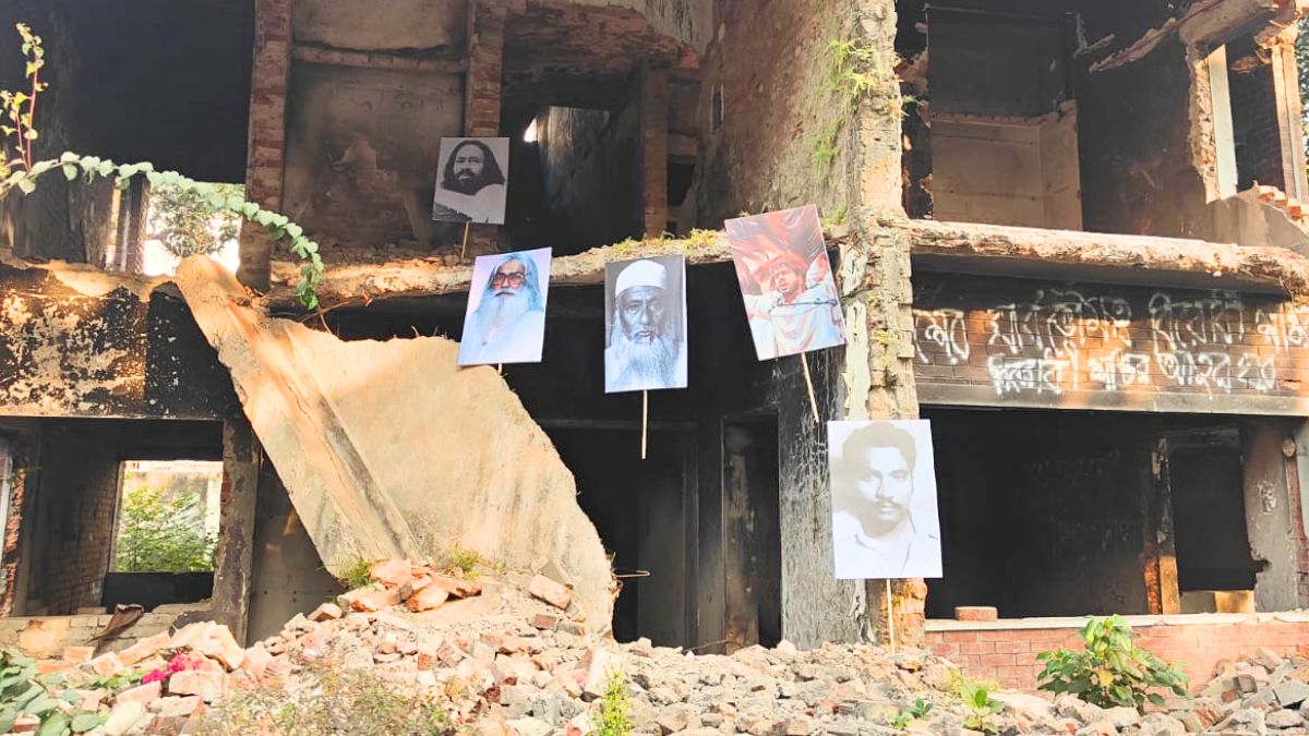 ধানমন্ডি বত্রিশে টাঙানো হলো হাদি ও ভাসানীর ছবি