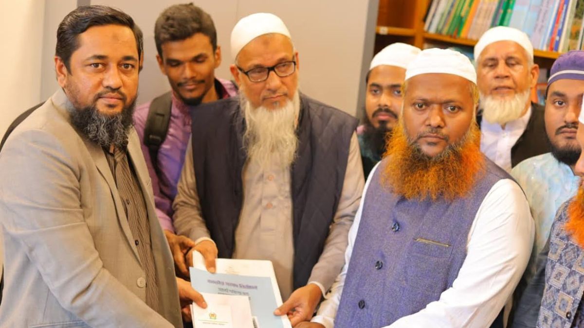 মনোনয়নপত্র সংগ্রহ করলেন ঢাকা-৫ আসনে হাতপাখার প্রার্থী ইবরাহীম