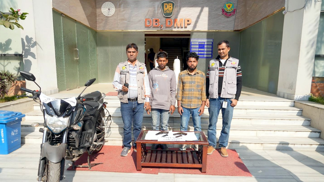 যাত্রাবাড়ীতে বিদেশি পিস্তলসহ দুইজন গ্রেপ্তার