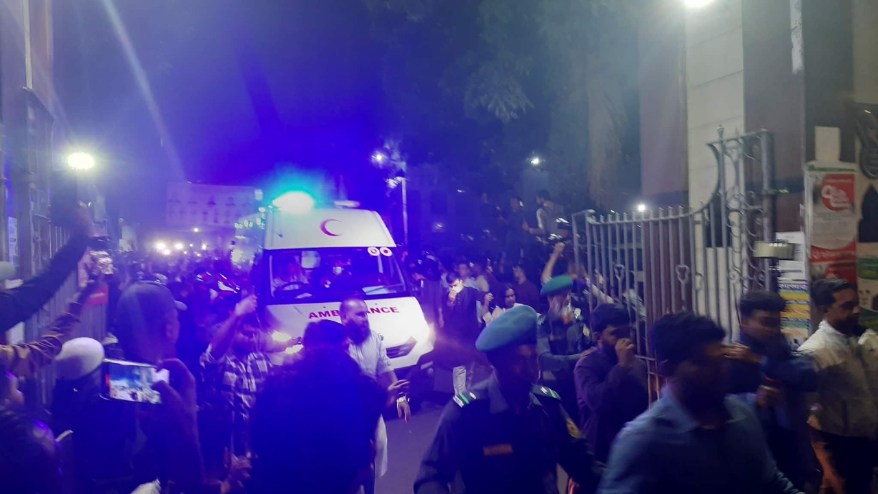 এভারকেয়ারে নেওয়া হচ্ছে হাদিকে