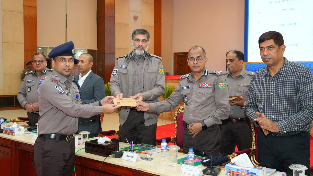 ডিএমপিতে নভেম্বর মাসে অপরাধ দমনে শ্রেষ্ঠ হলেন যারা