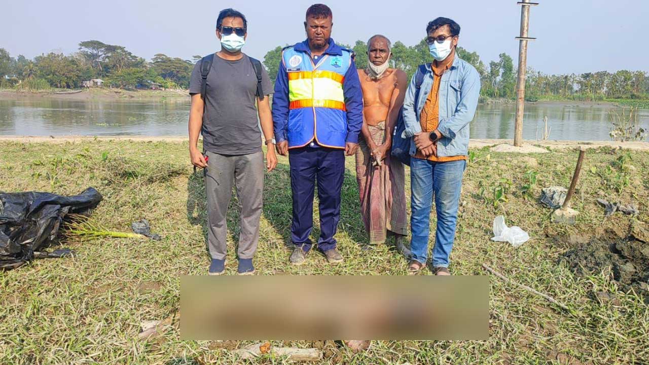 হালদায় মিলল প্রায় দুই মণ ওজনের মরা স্ত্রী ডলফিন