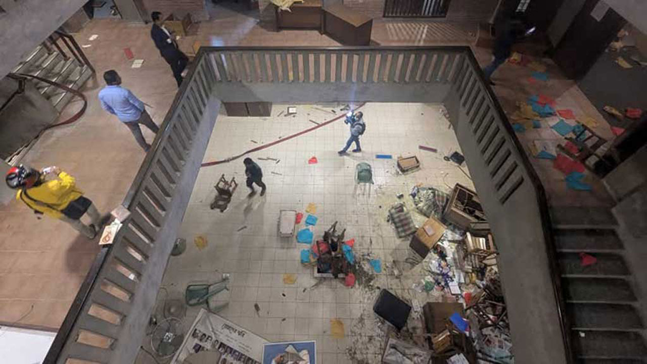 রাজধানীর ছায়ানট সংস্কৃতি ভবনে হামলা, ভাঙচুর ও অগ্নিসংযোগ