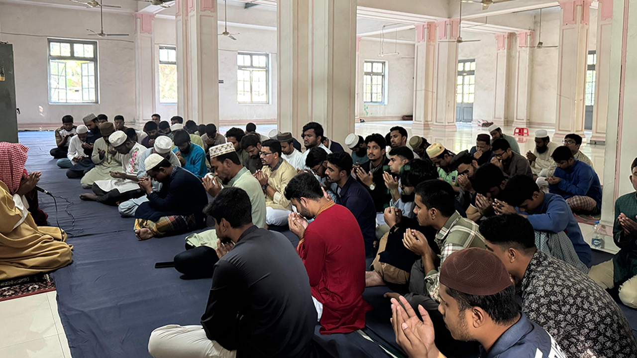 খালেদা জিয়ার রোগমুক্তি কামনায় ঢাবির সলিমুল্লাহ মুসলিম হলে দোয়া