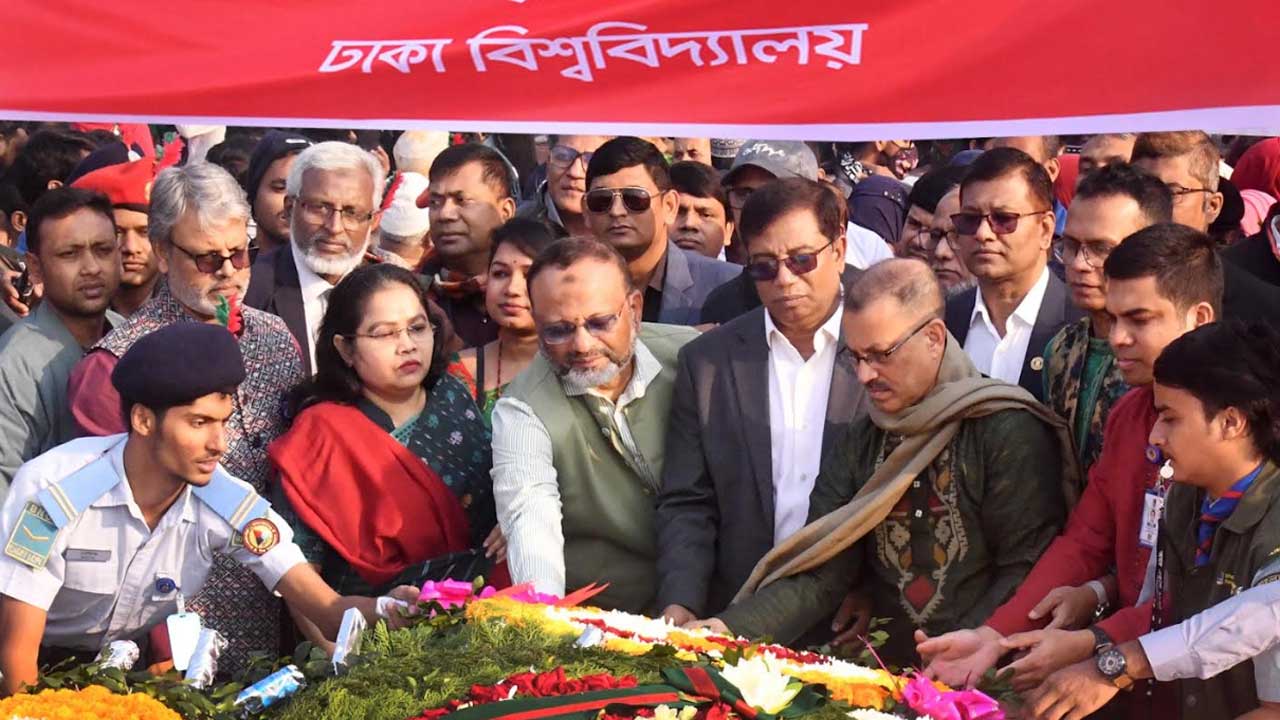 নানা আয়োজনে ঢাকা বিশ্ববিদ্যালয়ে মহান বিজয় দিবস উদযাপন