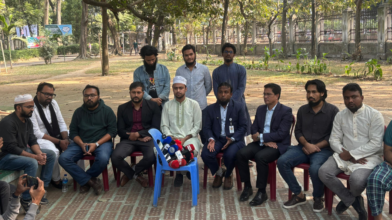 ওসমান হাদির সুস্থতা কামনায় ঢাবিতে মিলাদ ও দোয়া মাহফিল