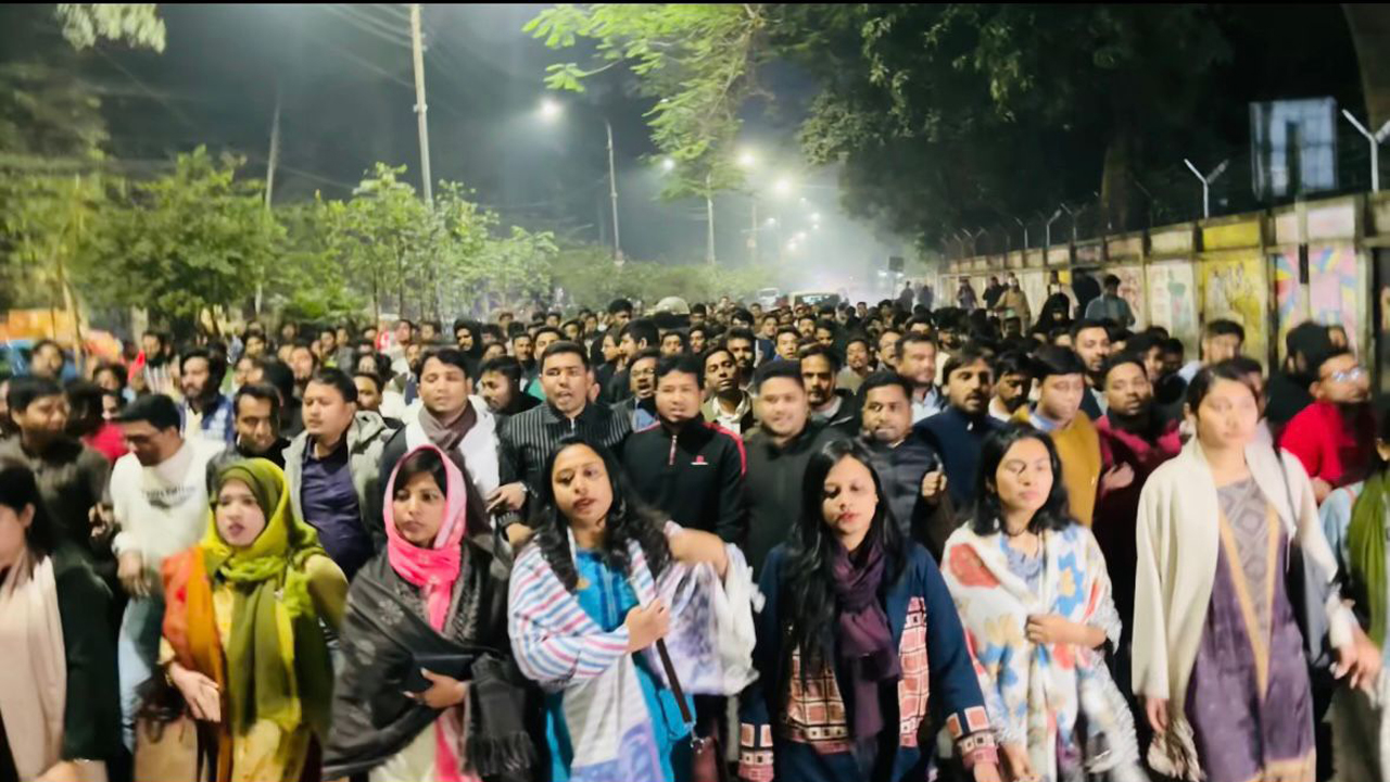 নির্বাচনের তফসিল ঘোষণাকে স্বাগত জানিয়ে ঢাবিতে ছাত্রদলের মিছিল