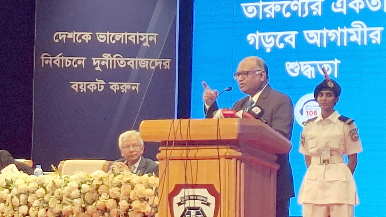 রন্ধ্রে রন্ধ্রে দুর্নীতি ঢুকে গেছে, এটাকে ধীরে ধীরে নির্মূল করা সম্ভব