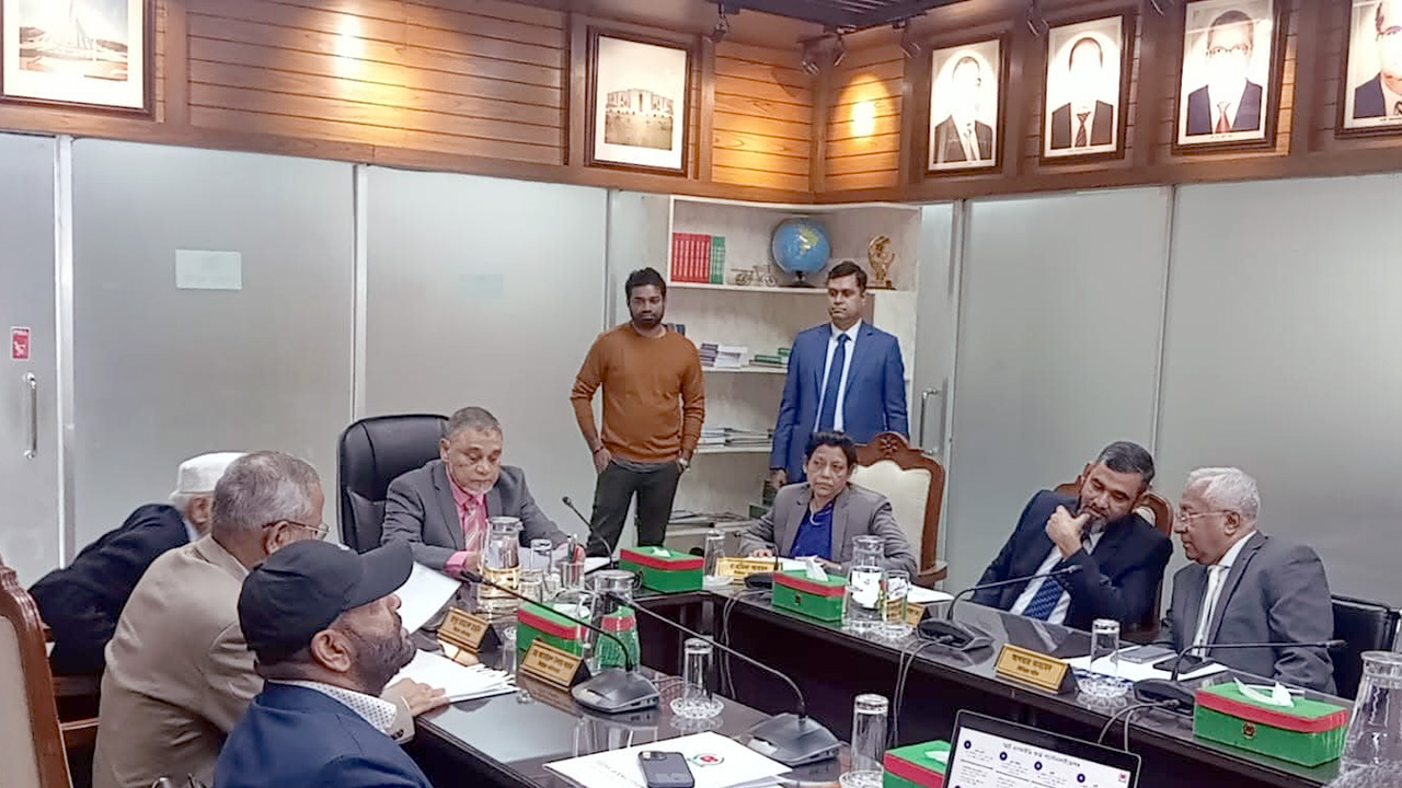 সংসদ ও গণভোটের তফসিল নিয়ে বৈঠকে ইসি