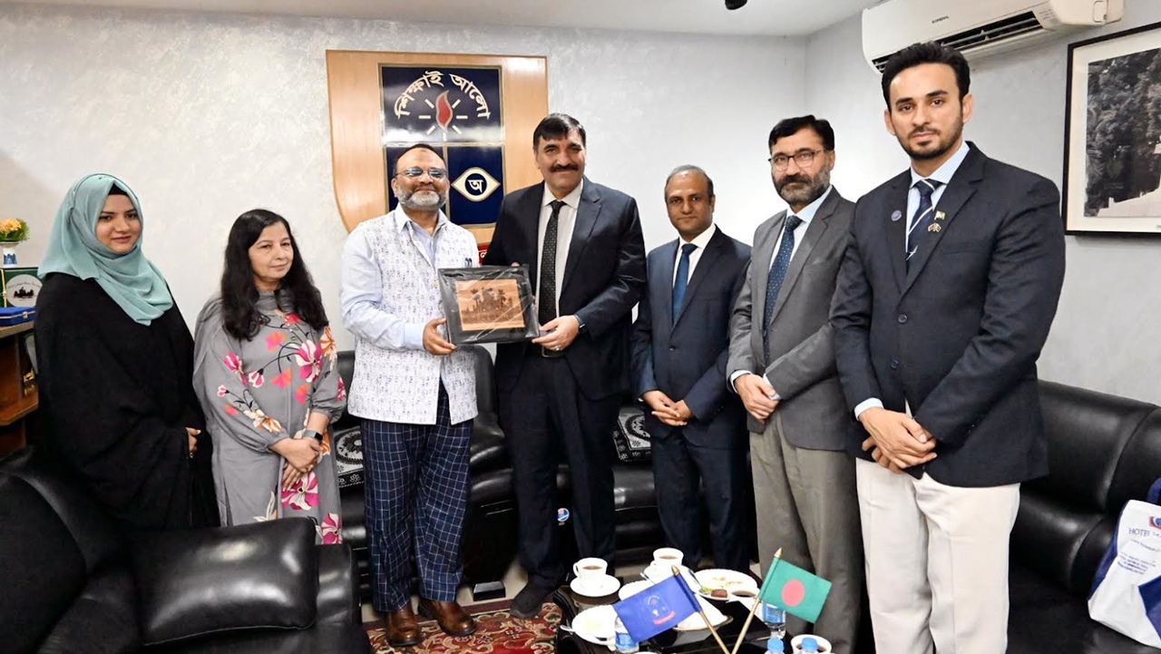 শিক্ষা ও গবেষণায় ঢাবির সঙ্গে কাজ করতে চায় পাকিস্তান