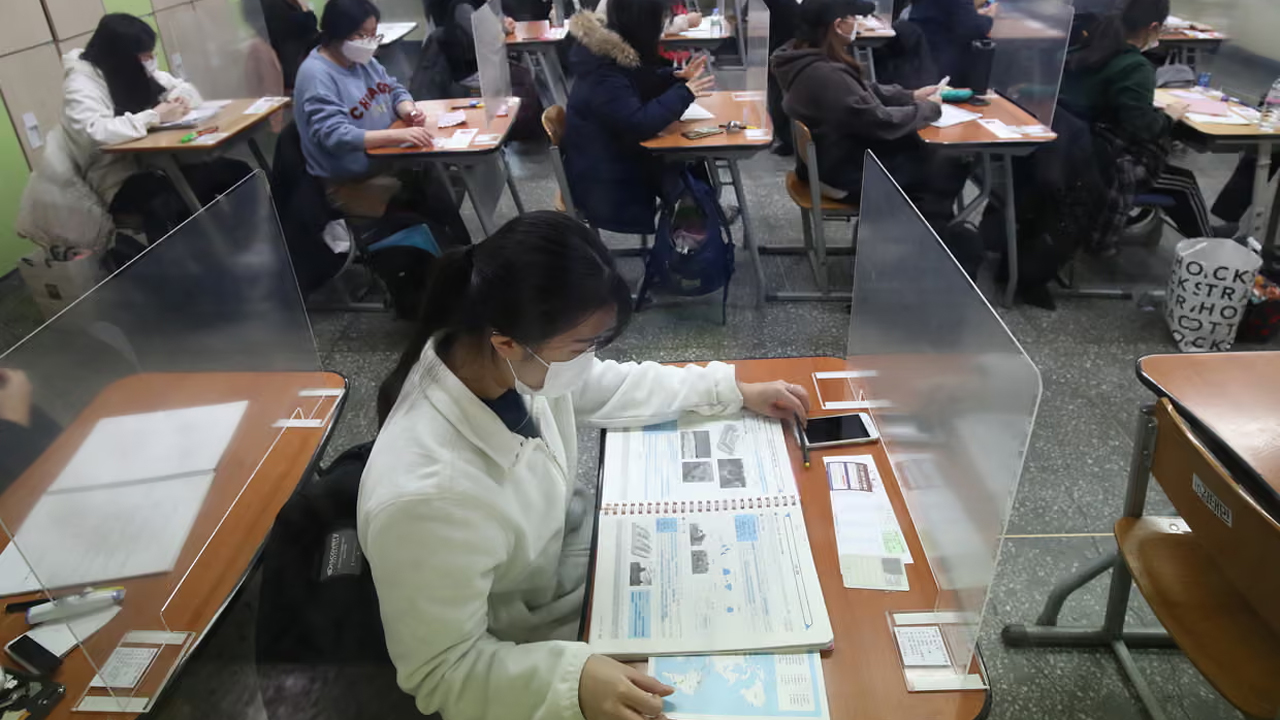 ভর্তি পরীক্ষার ‘ইংরেজি’ প্রশ্ন অত্যন্ত কঠিন, প্রধান পরীক্ষকের পদত্যাগ