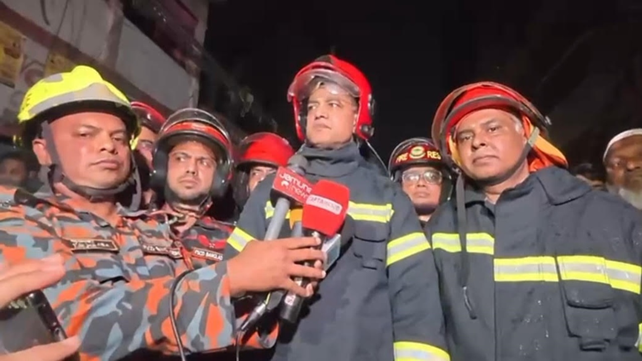 সরু গলির কারণে চকবাজারের আগুন নেভাতে বেগ পেতে হয়