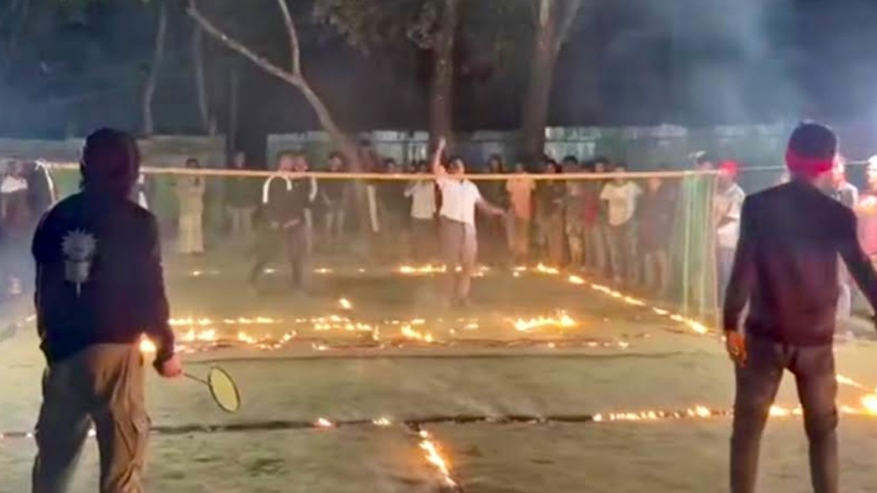 আগুনে ঘেরা ব্যাডমিন্টন কোর্ট, জন্মদিন উদযাপনে পোড়ানো হলো দামি বাইক