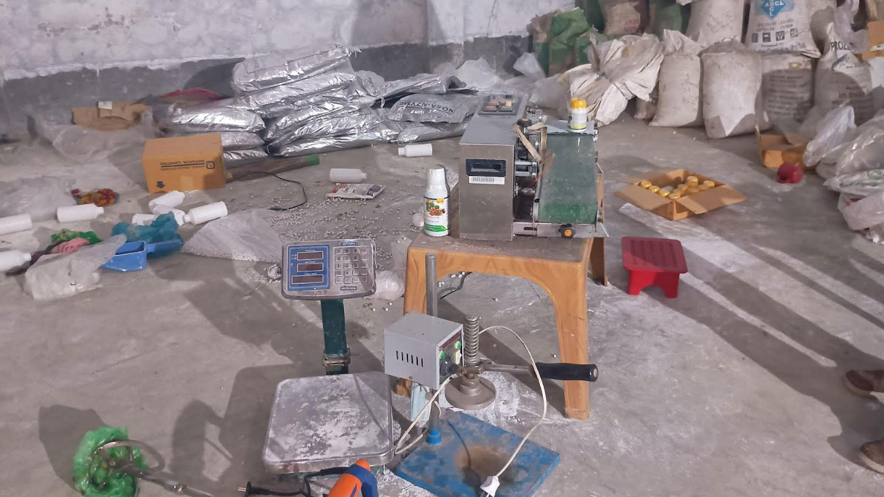 অনুমোদন ছাড়াই পরিত্যক্ত গুদাম ঘরে তৈরি হচ্ছে নকল মৎস্য ওষুধ