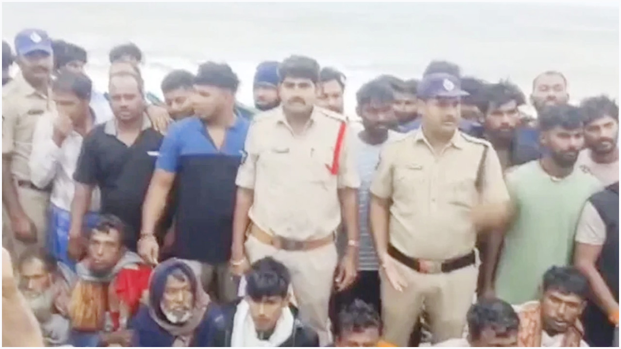 ট্রলারসহ ২৮ বাংলাদেশি জেলেকে আটক করেছে ভারত