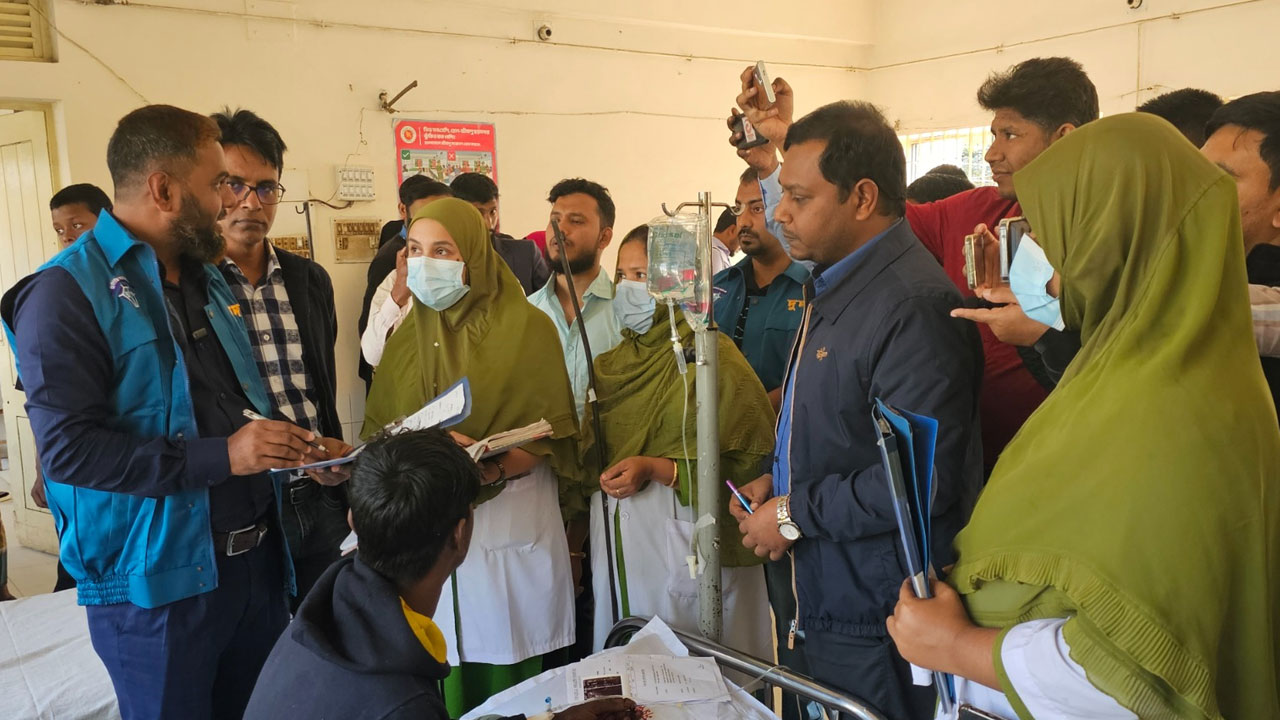 শ্রীপুর উপজেলা স্বাস্থ্য কমপ্লেক্সে দুদকের অভিযান, মিলেছে নানা অনিয়ম