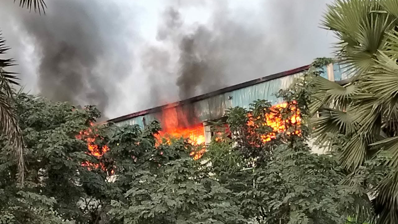 গাজীপুরে কারখানায় ভয়াবহ আগুন, নিয়ন্ত্রণে ৫ ইউনিট