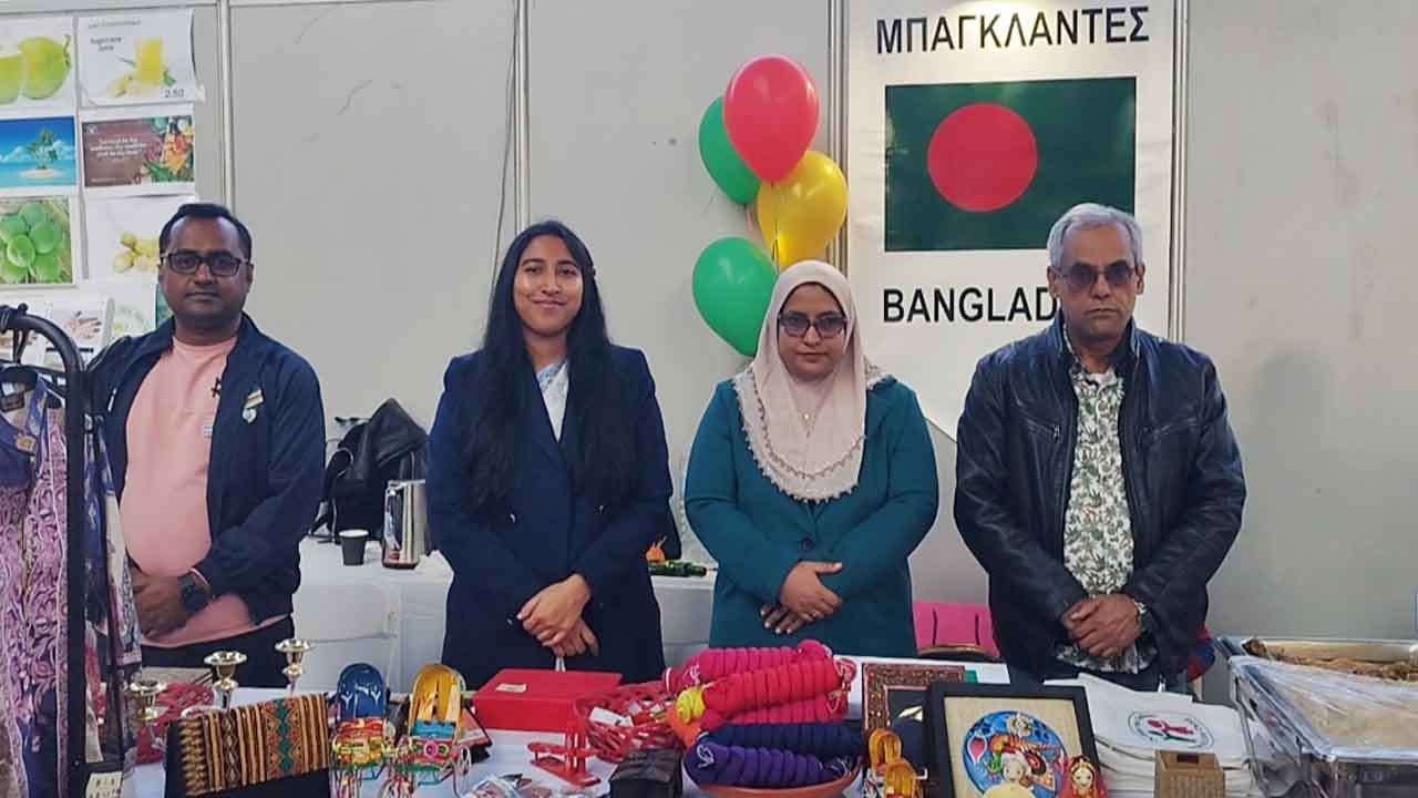 আন্তর্জাতিক ক্রিসমাস বাজারে বাংলাদেশসহ ৪০ দেশের অংশগ্রহণ