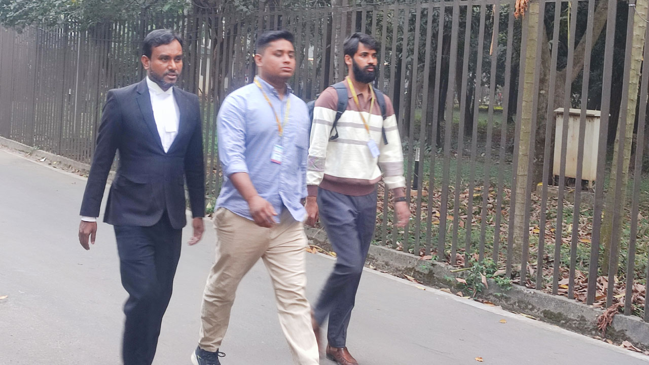 আবু সাঈদ হত্যা মামলায় সাক্ষ্য দিতে ট্রাইব্যুনালে হাসনাত আবদুল্লাহ