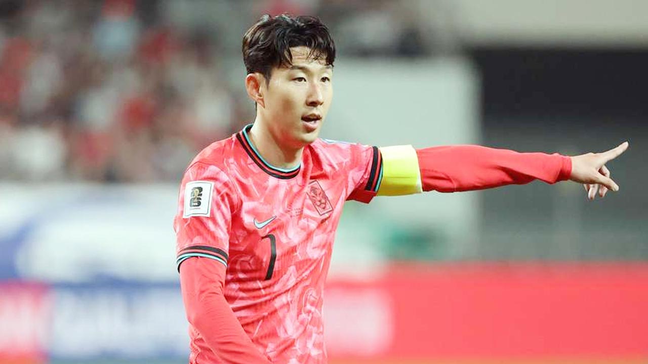 তারকা ফুটবলারকে ব্ল্যাকমেইল করে ফেঁসে গেলেন অভিযুক্ত নারী