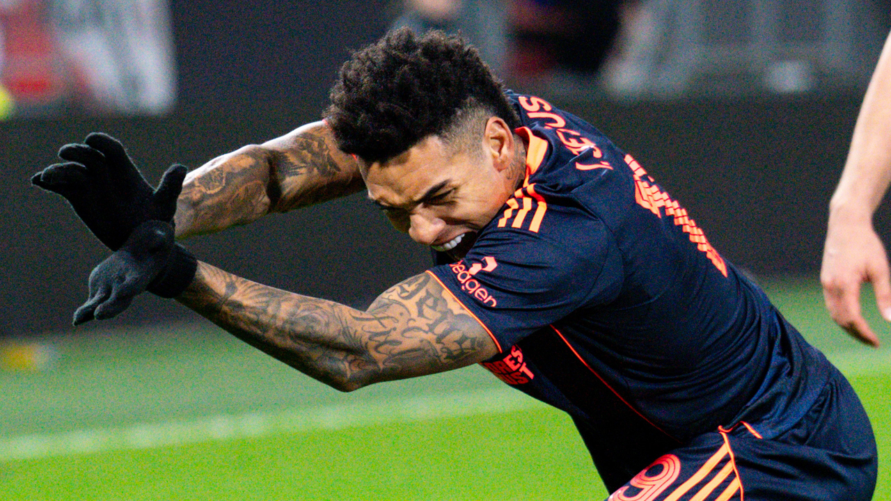 ব্রাজিলিয়ান ফরোয়ার্ডের গোলে জয়খরা কাটল ৩০ বছর পর